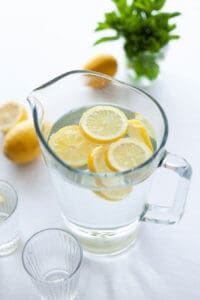 Lemon Water / Photo: Julia Zolotova on Unsplash
